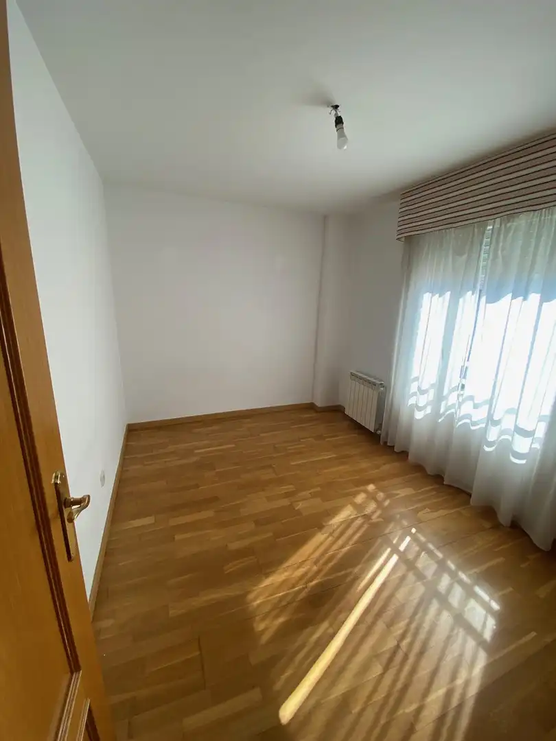 Dormitori de Casa adosada en venda en Zaragoza amb Terrassa i Piscina