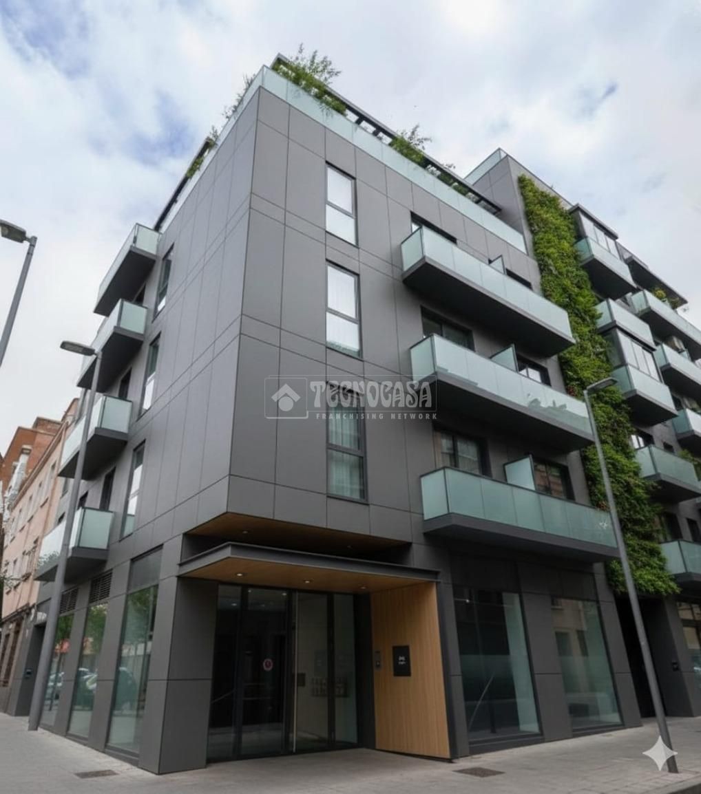 Exterior view of Building for sale in  Madrid Capital