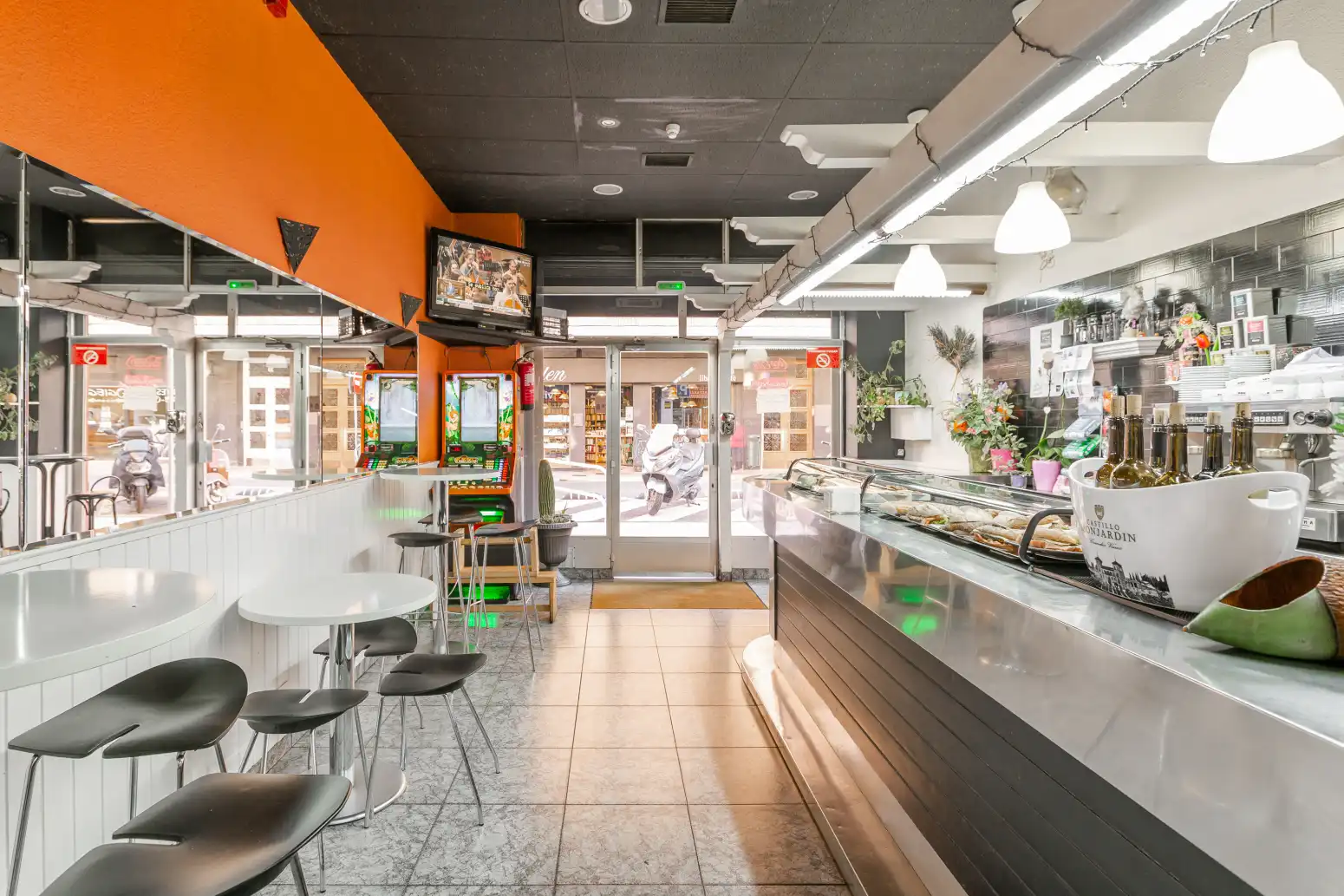 Local comercial en traspaso en Pamplona-Iruña - PAULINO CABALLERO 24, imagen 3