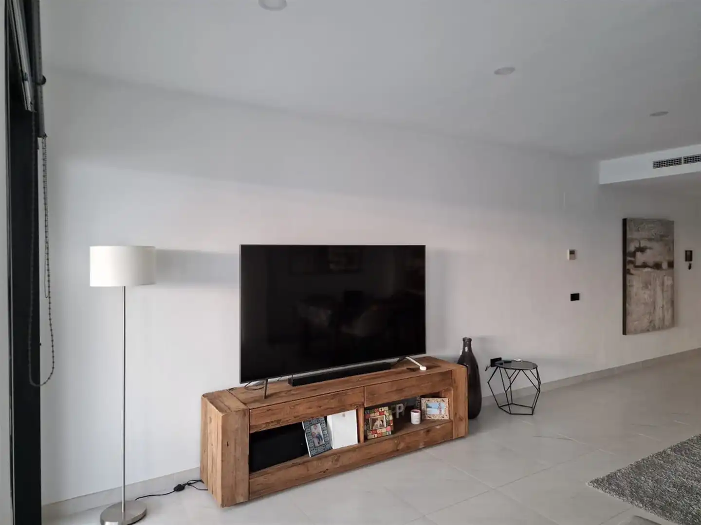 Sala d'estar de Apartament en venda en Estepona amb Aire condicionat i Terrassa