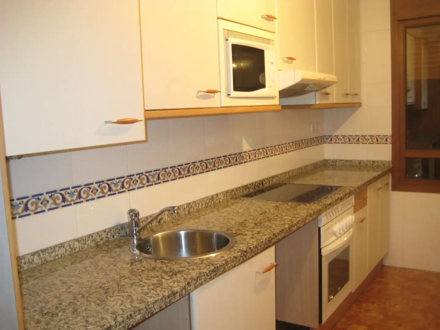 Cocina de Piso en venta en Gijón  con Calefacción y Trastero