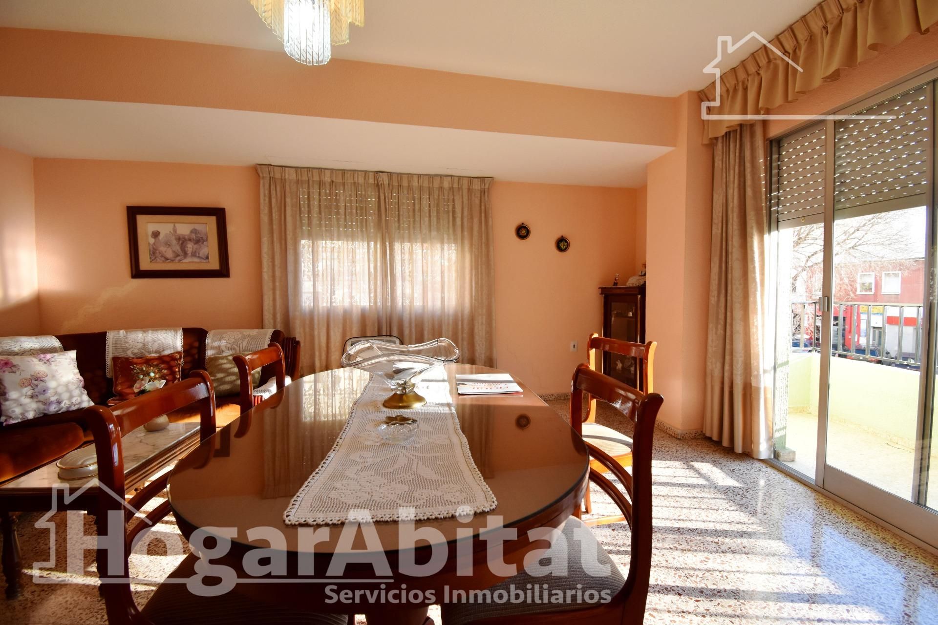 Comedor de Piso en venta en Oliva con Terraza, Amueblado y Balcón