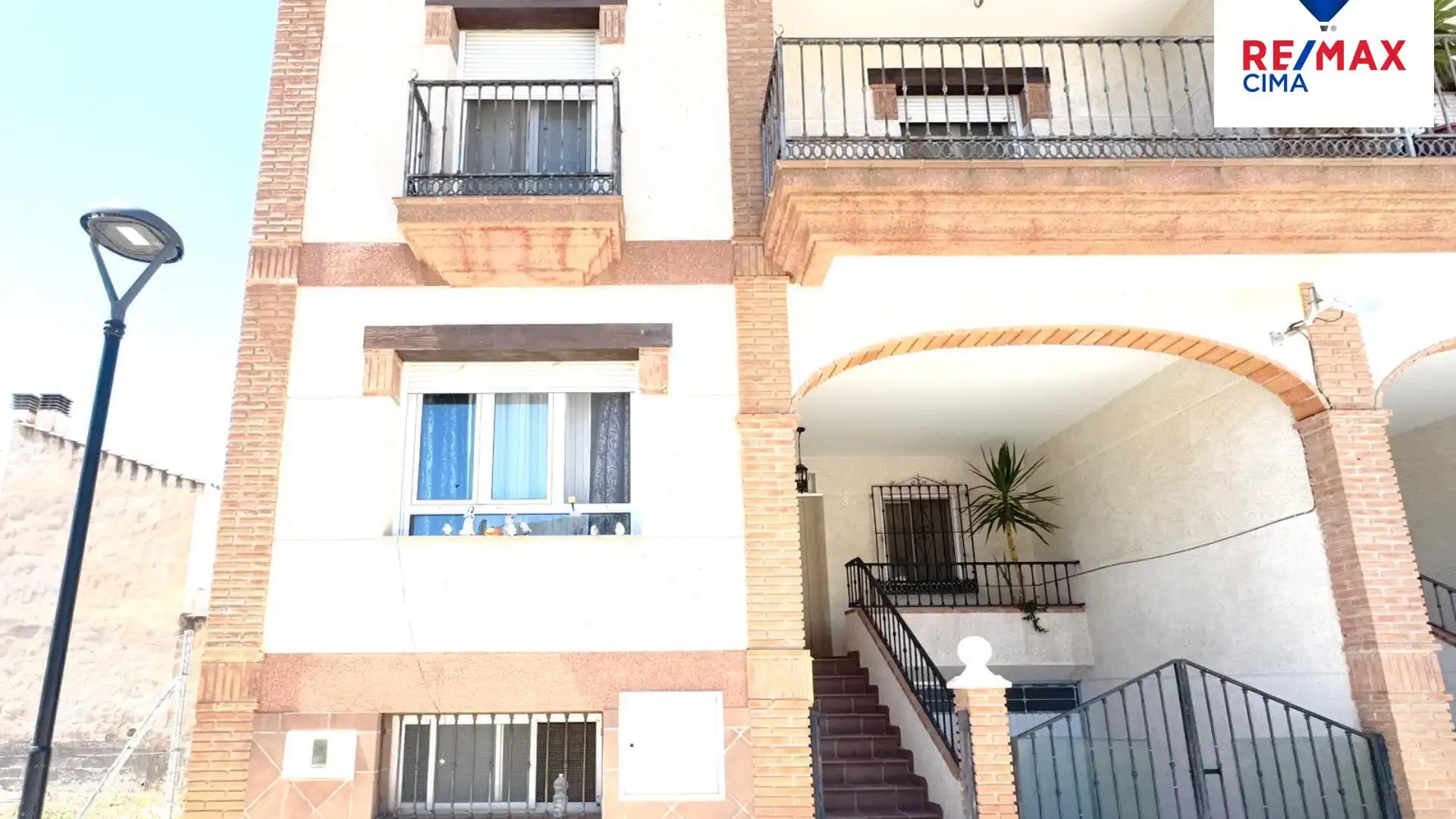 Vista exterior de Casa adosada en venta en Zújar con Terraza