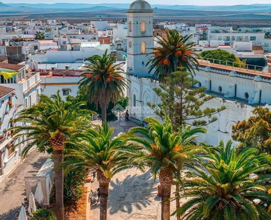 Vista exterior de Àtic en venda en Conil de la Frontera amb Terrassa i Balcó