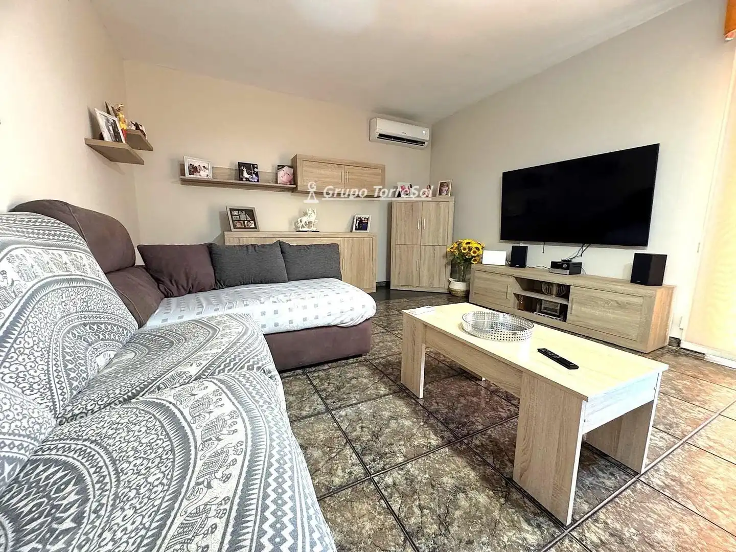 Living room of Houses for sale in La Bisbal del Penedès  with Air Conditioner, Heating and Terrace