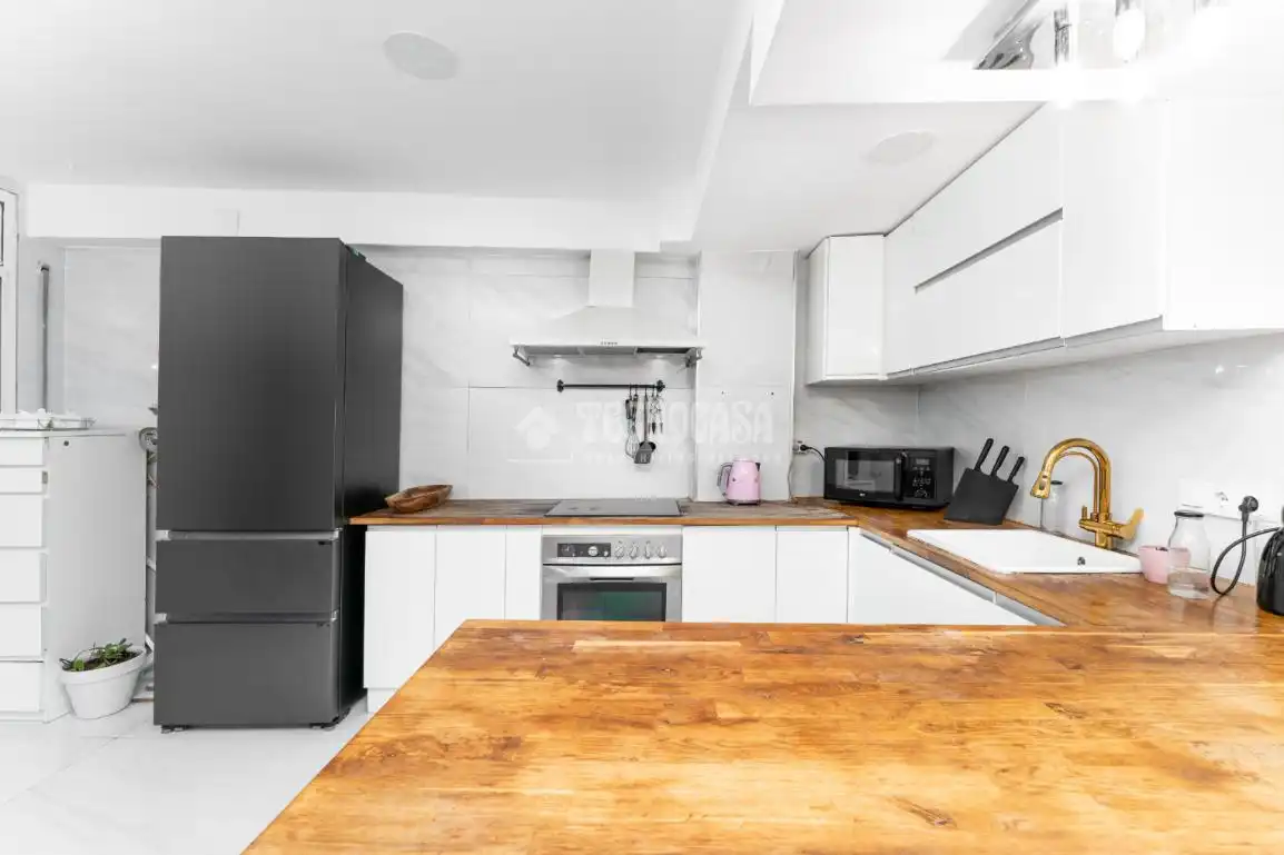 Küche von Wohnung zum Verkauf in Cornellà de Llobregat mit Klimaanlage und Parkett
