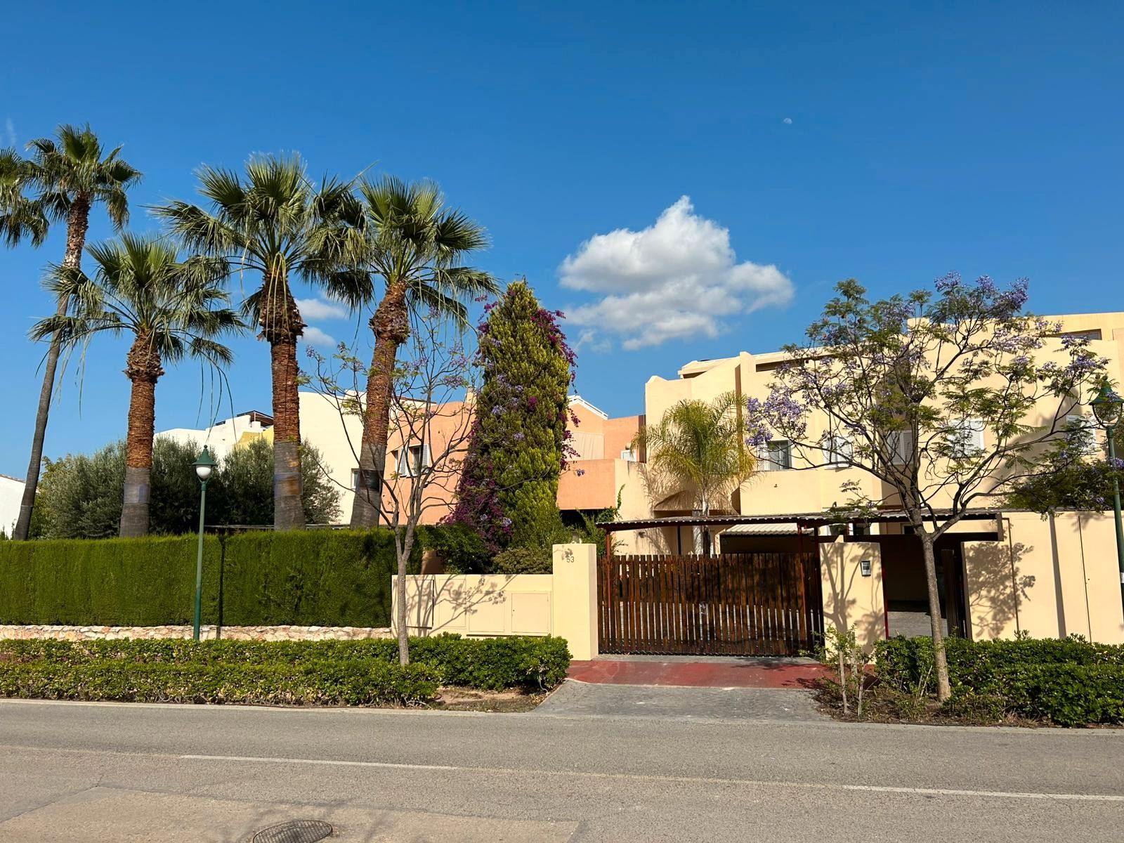 Vista exterior de Casa adosada en venda en Bétera amb Aire condicionat, Calefacció i Jardí privat