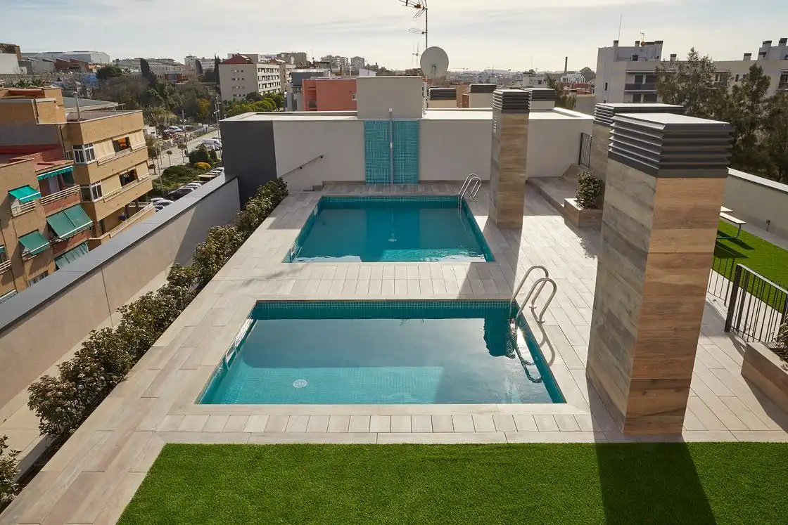 Schwimmbecken von Wohnung zur Miete in Sant Joan Despí mit Klimaanlage, Heizung und Privatgarten