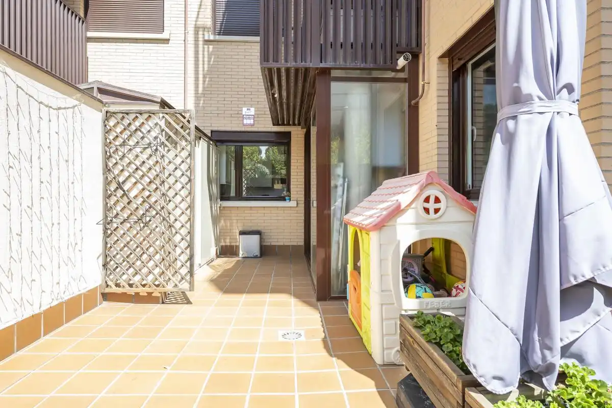 Terraza de Planta baja en venta en Pozuelo de Alarcón con Aire acondicionado, Calefacción y Jardín privado