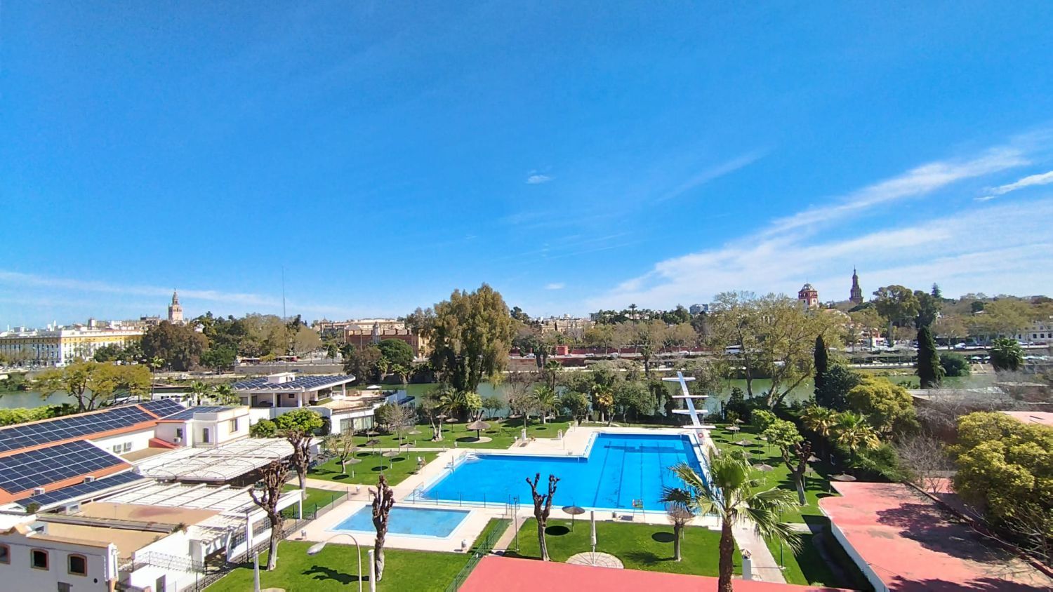 Swimming pool of Flat to rent in  Sevilla Capital  with Air Conditioner and Heating