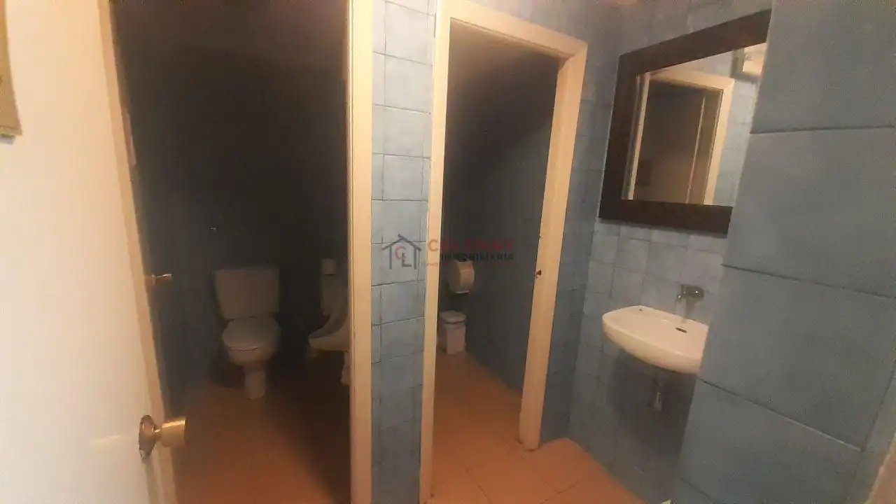 Bathroom of Commercial properties for rent in Toén  with Furnished