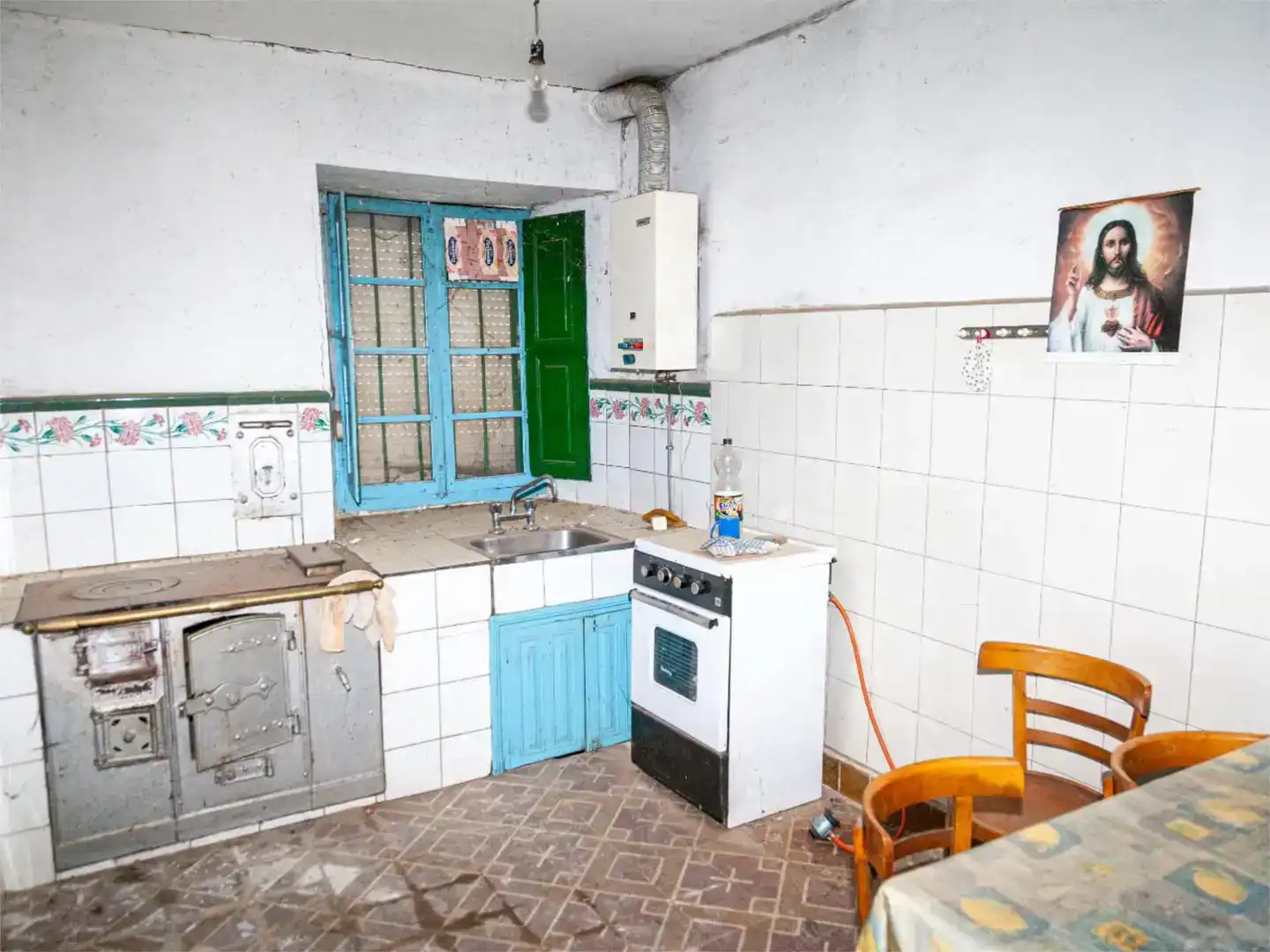Cocina de Finca rústica en venta en Lucillo con Jardín privado, Trastero y Balcón