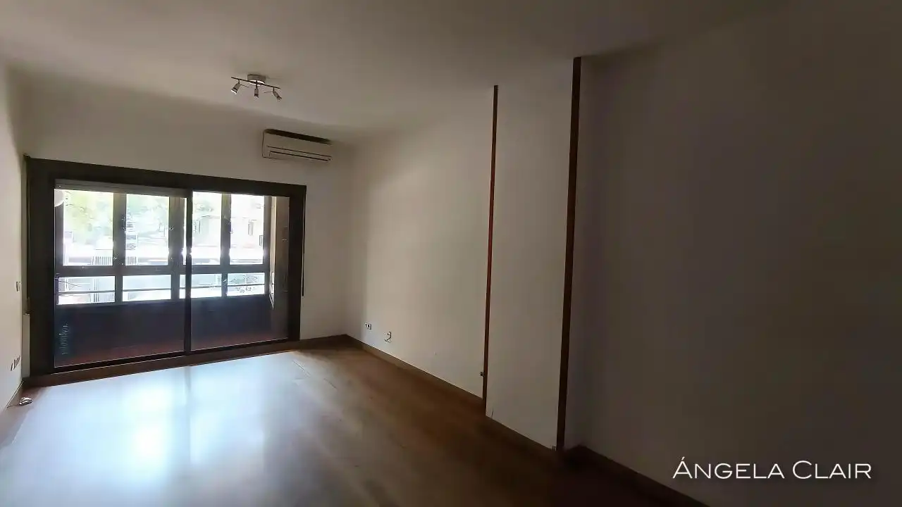 Living room of Flat for sale in Barcelona  with Air Conditioner, Heating and Parquet flooring