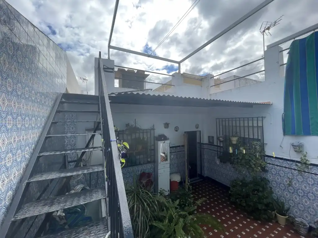 Vista exterior de Casa o chalet en venta en Dos Hermanas