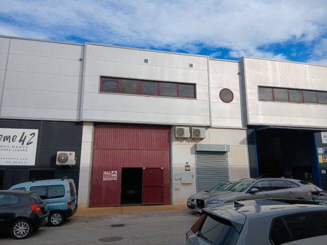 Local comercial en Alquiler en Calle la Bohème, 40 en Distrito Zeta - Recinto Ferial Cortijo de Torres