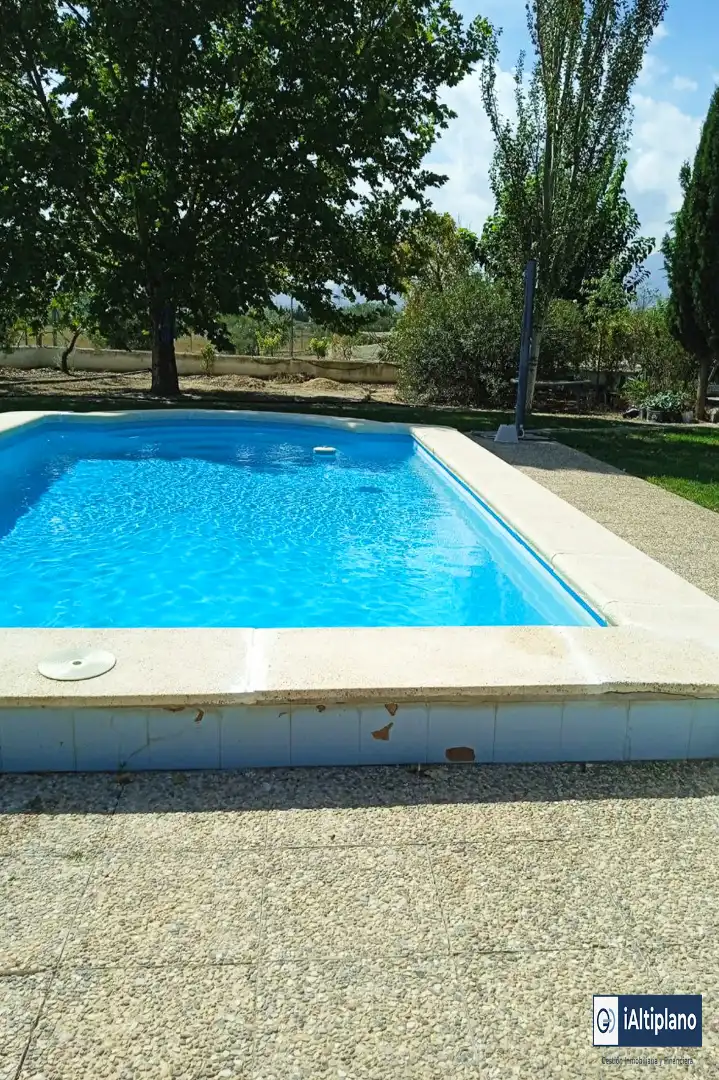 Piscina de Casa o xalet en venda en Baza amb Jardí privat, Piscina i Moblat