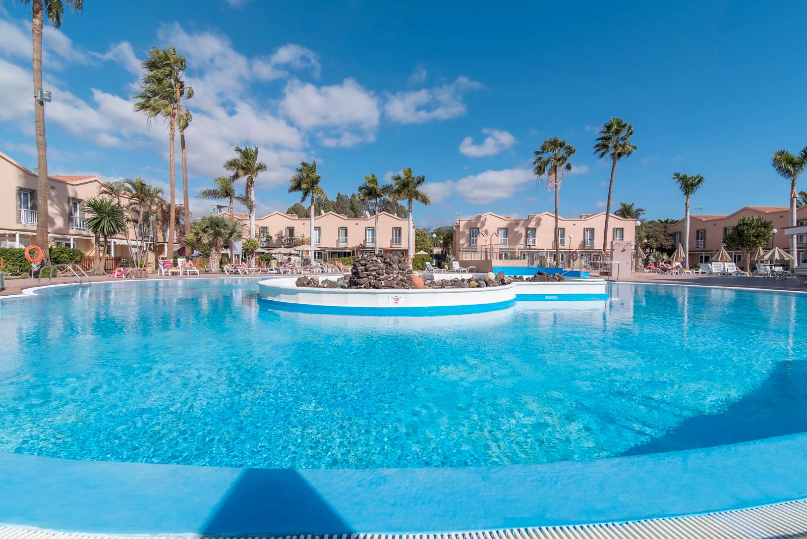 Piscina de Casa adosada en venta en San Bartolomé de Tirajana con Aire acondicionado, Jardín privado y Amueblado