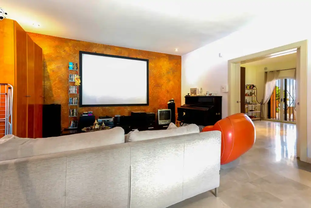 Sala d'estar de Casa o xalet en venda en Benalmádena amb Aire condicionat, Calefacció i Jardí privat