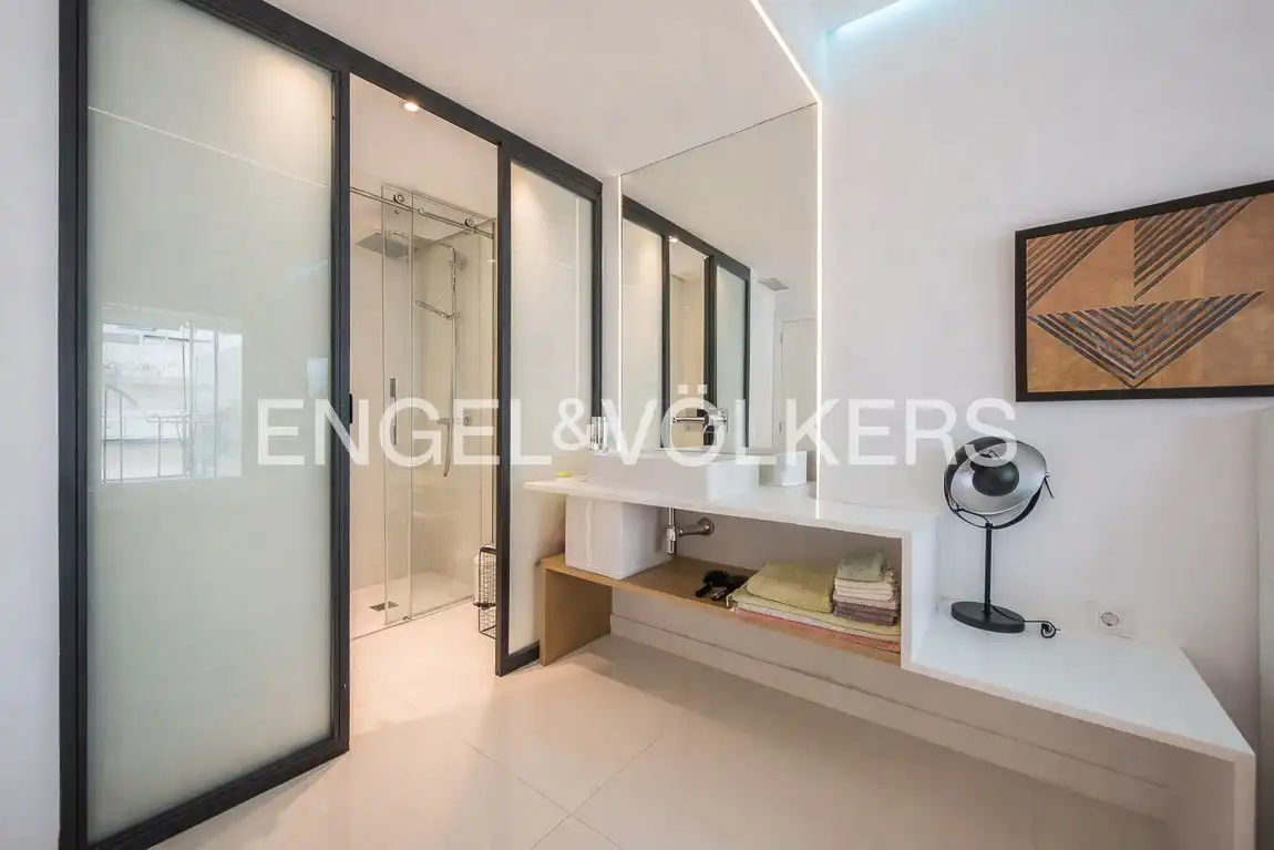 Badezimmer von Dachboden zum Verkauf in Oliva mit Klimaanlage, Heizung und Terrasse