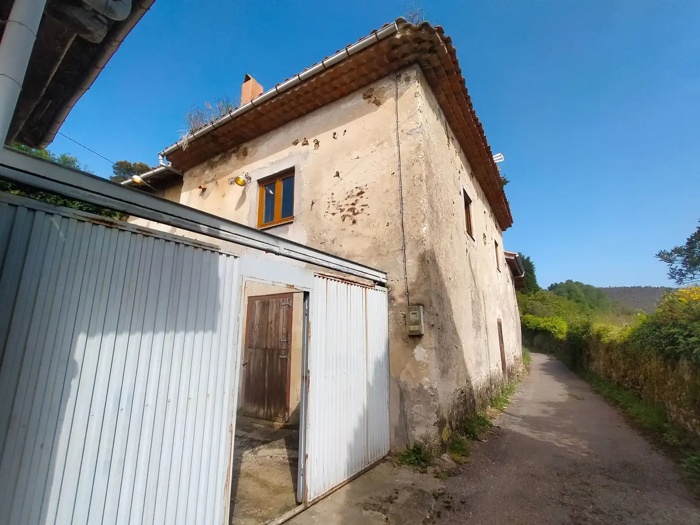 Vista exterior de Finca rústica en venda en Cudillero amb Jardí privat, Terrassa i Traster