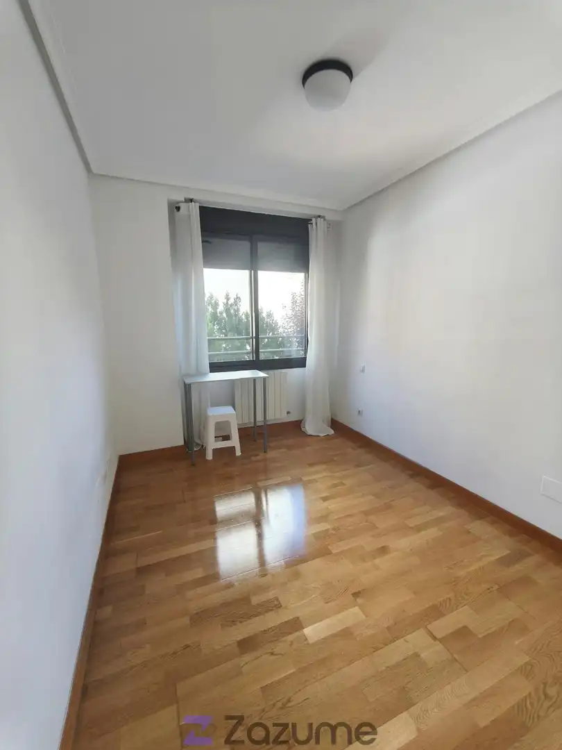 Schlafzimmer von Wohnungen zur Miete in Madrid mit Klimaanlage, Heizung und Privatgarten
