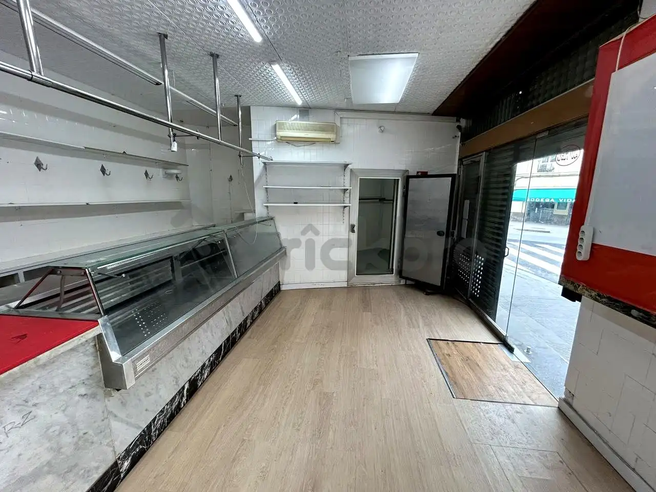 Local en venta en De Blesa, El Poble Sec - Parc de Montjuïc