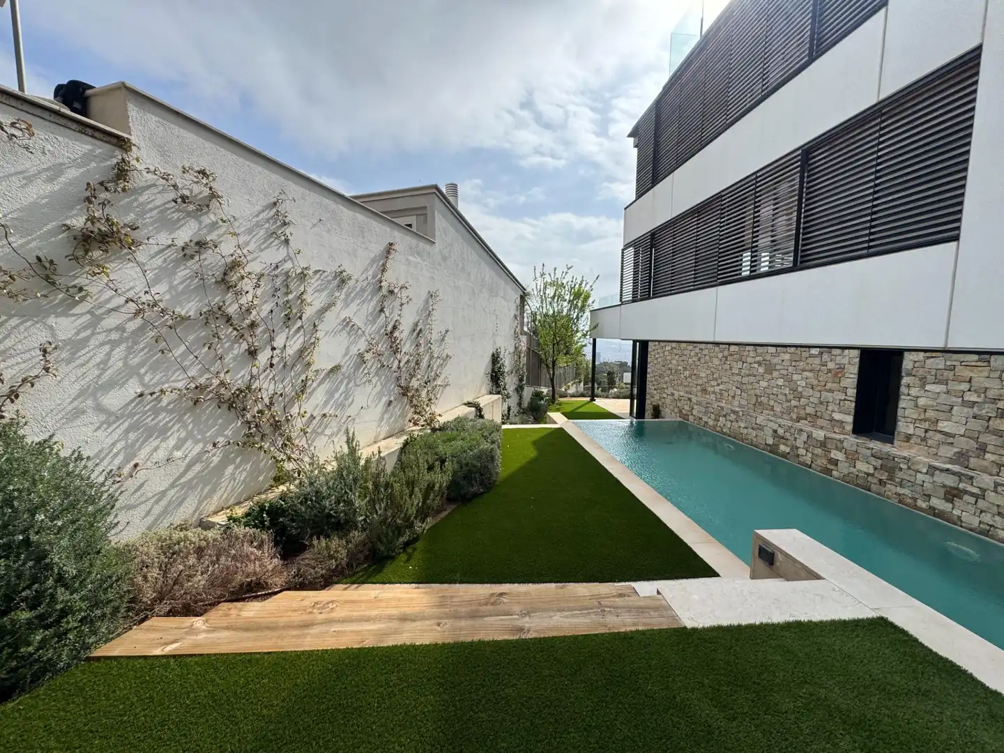 Piscina de Casa o chalet en venta en Barcelona con Aire acondicionado, Calefacción y Jardín privado