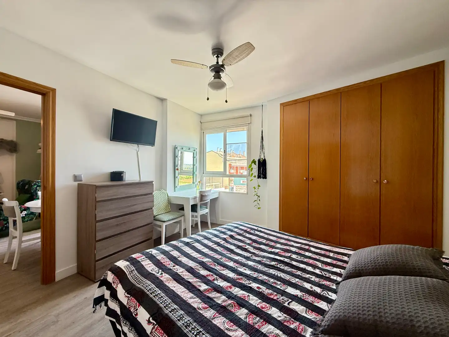 Bedroom of Flat for sale in La Pobla de Vallbona  with Air Conditioner, Furnished and Oven
