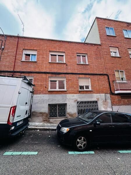 Vista exterior de Local en venda en  Madrid Capital