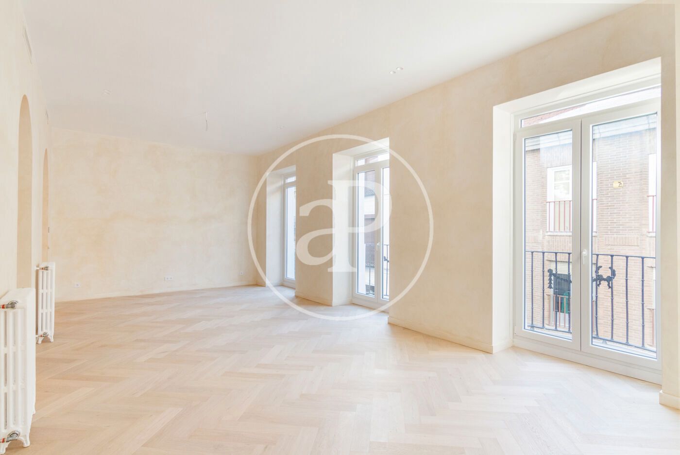 Living room of Flat for sale in  Madrid Capital  with Air Conditioner, Heating and Balcony