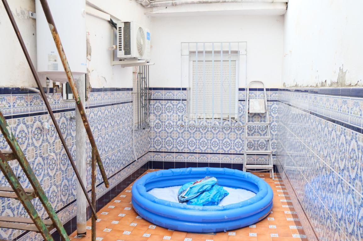 Swimming pool of Single-family semi-detached for sale in  Sevilla Capital