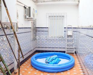 Piscina de Casa adosada en venda en  Sevilla Capital