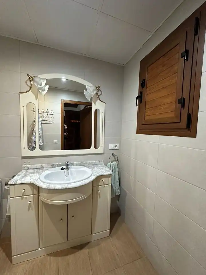 Bany de Casa o xalet en venda en Cuevas del Campo amb Aire condicionat, Jardí privat i Traster