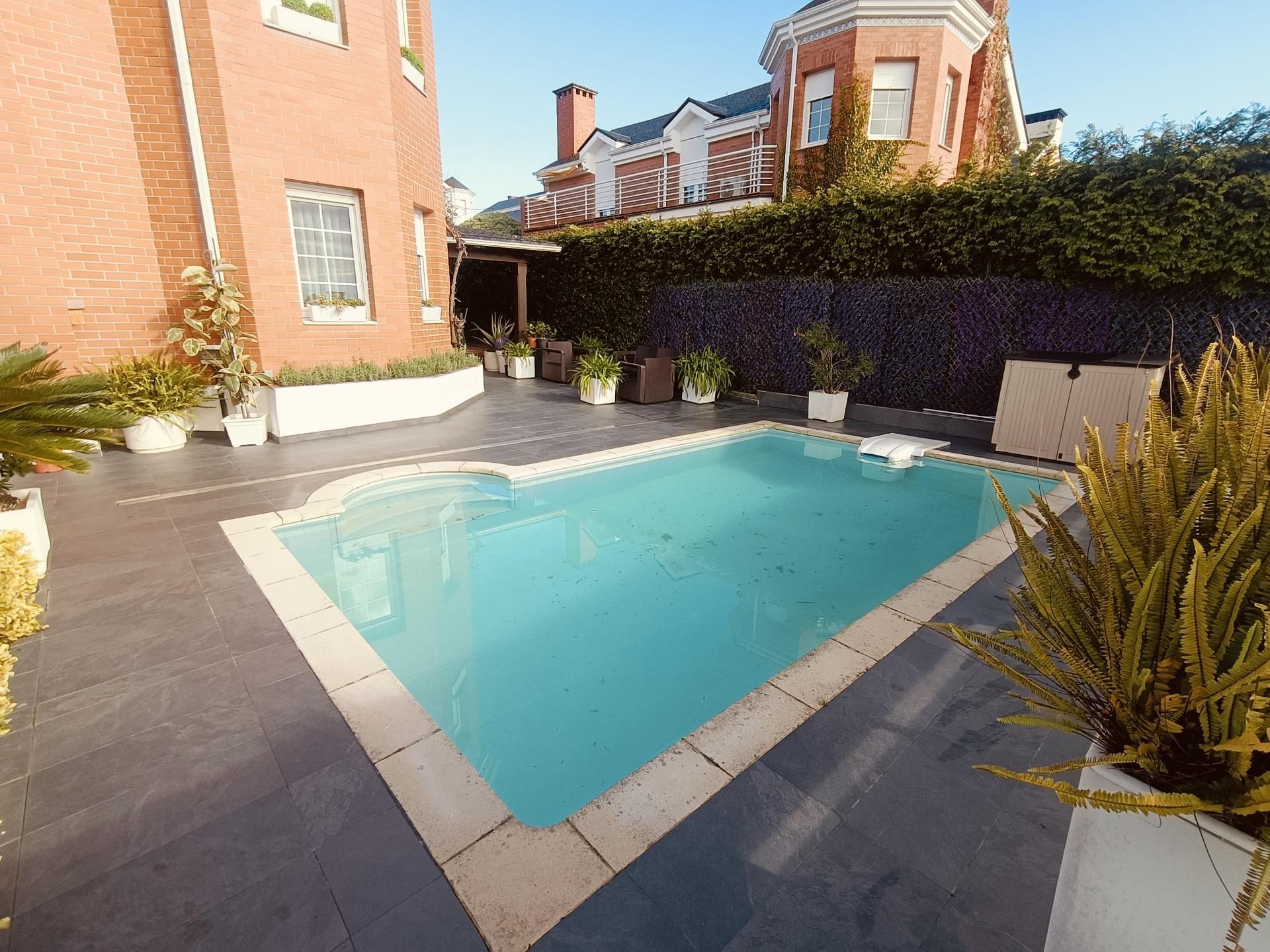 Piscina de Casa o xalet de lloguer en Camargo amb Calefacció, Jardí privat i Piscina