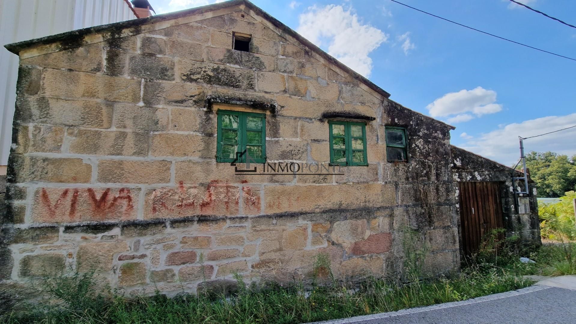 Vista exterior de Casa adosada en venda en Pontevedra Capital  amb Jardí privat