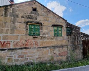 Vista exterior de Casa adosada en venda en Pontevedra Capital  amb Jardí privat