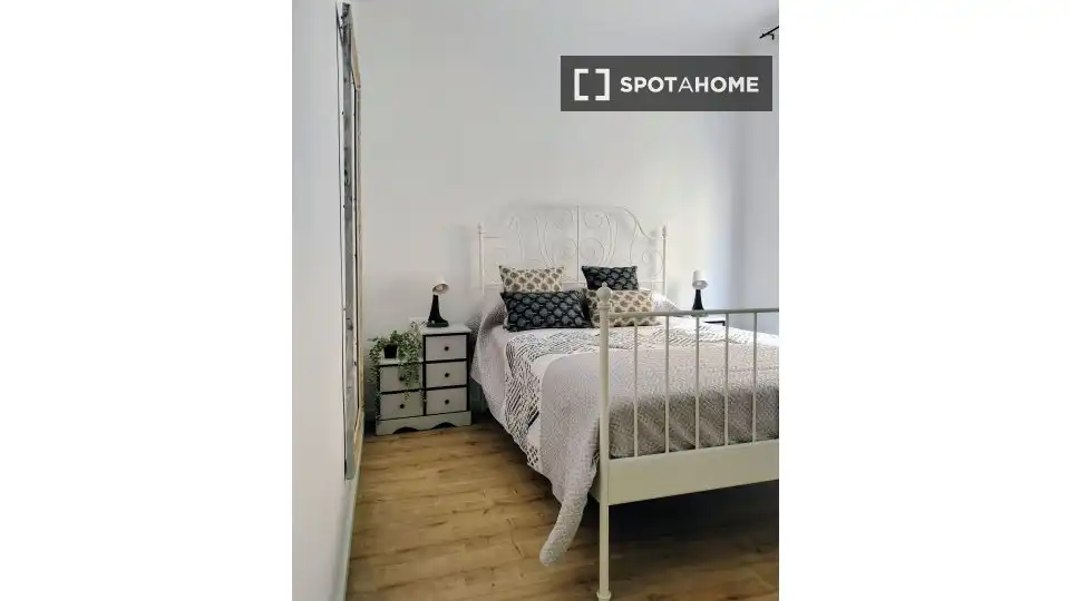 Habitación de Apartamento para compartir en Tarragona con Aire acondicionado, Terraza y Amueblado
