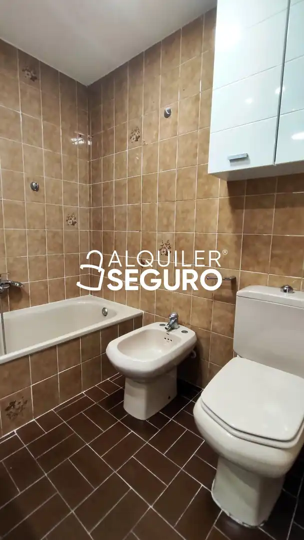 Bany de Pis de lloguer en Valencia amb Aire condicionat i Moblat