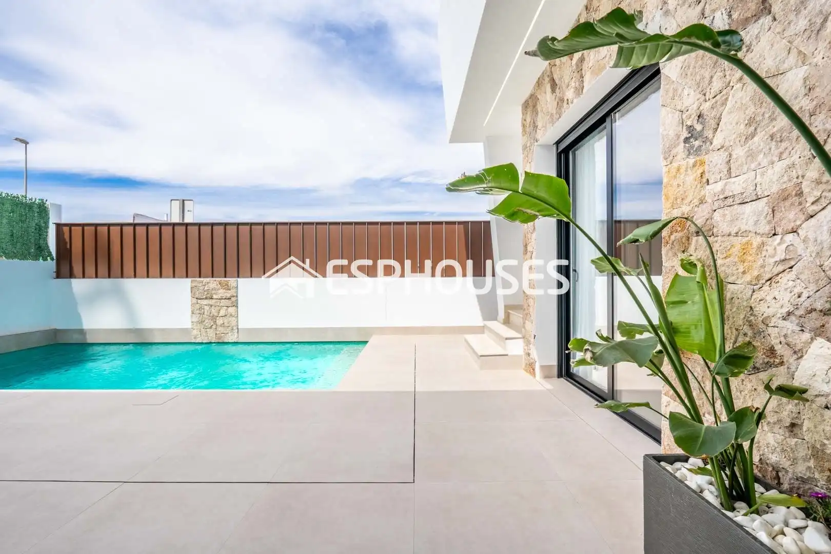Detached house with terrace for sale in Roldán