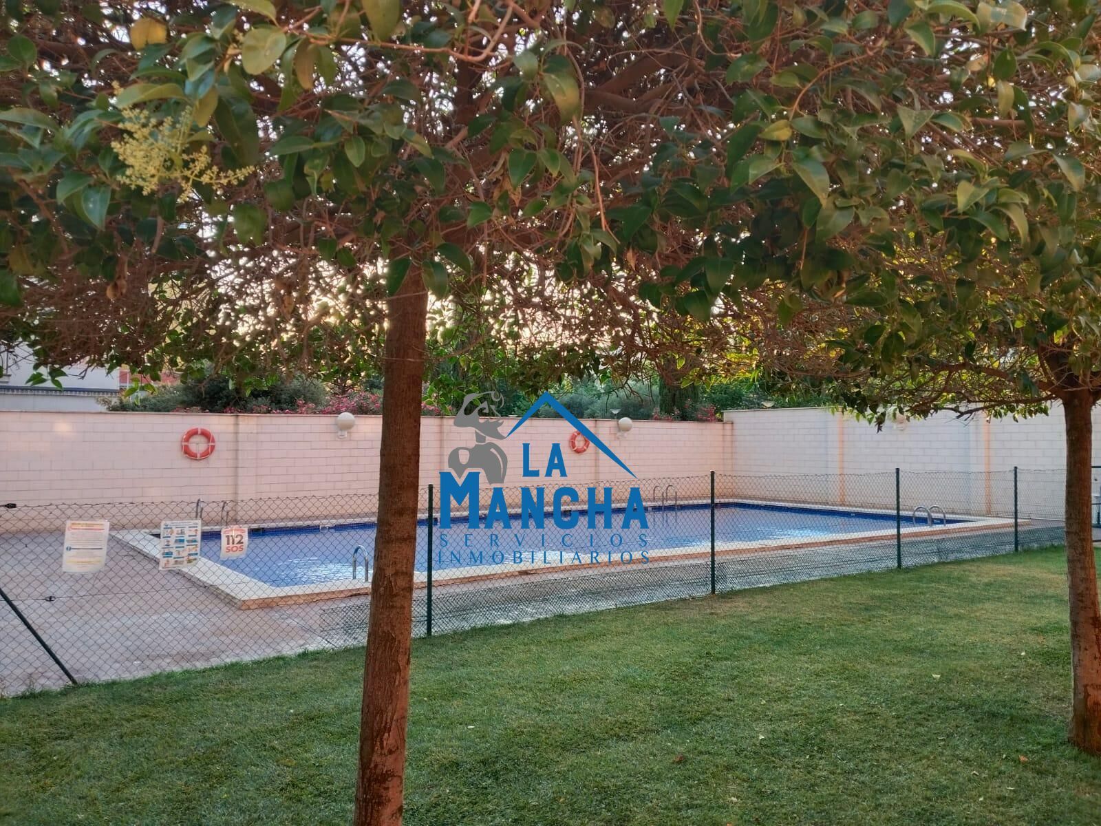 Piscina de Pis en venda en  Albacete Capital amb Aire condicionat, Calefacció i Traster