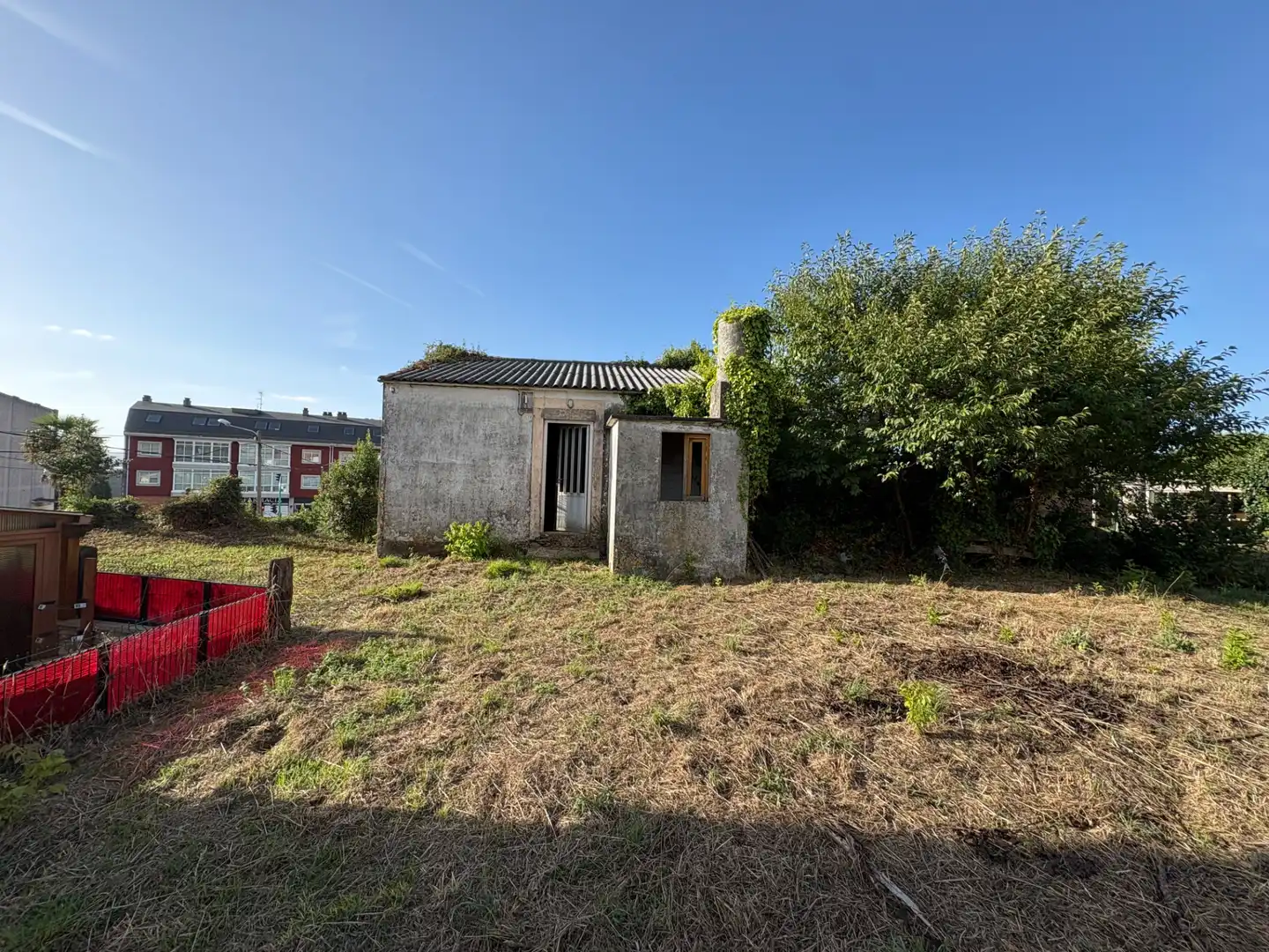 Houses for sale in Fene  with Private garden