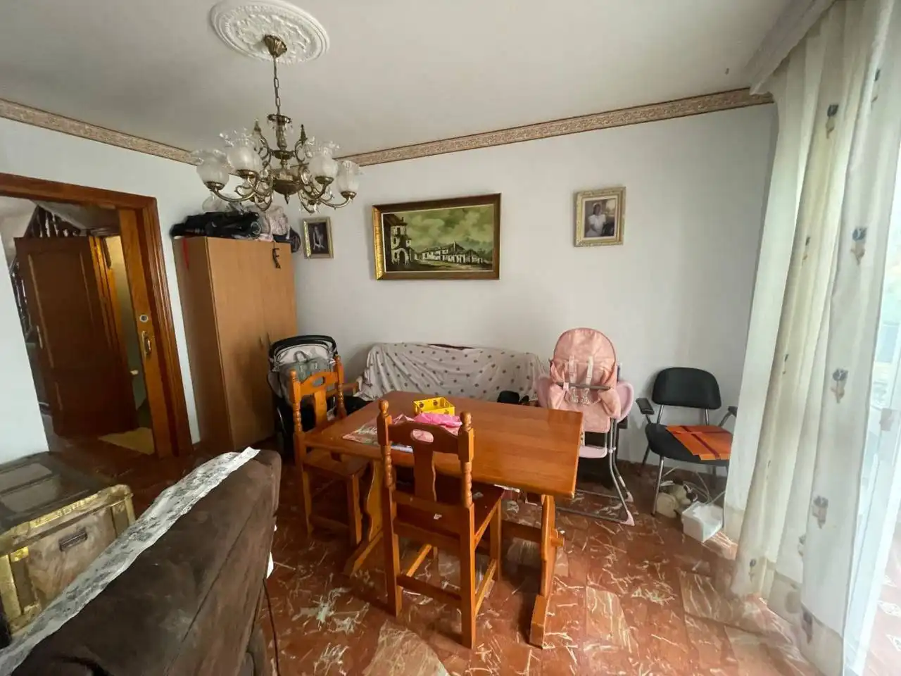 Sala d'estar de Casa adosada en venda en Estepona amb Aire condicionat, Terrassa i Moblat