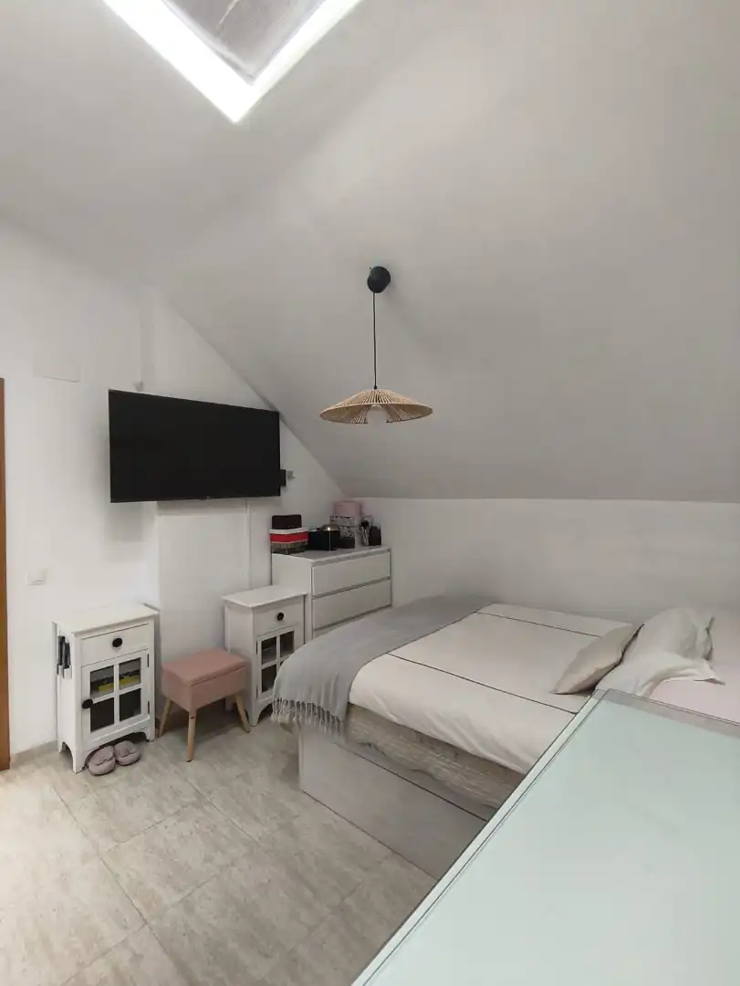 Schlafzimmer von Einfamilien-Reihenhaus zum Verkauf in Casarrubios del Monte mit Klimaanlage, Heizung und Privatgarten