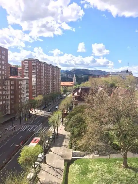 Vista exterior de Pis de lloguer en Bilbao  amb Calefacció i Microones
