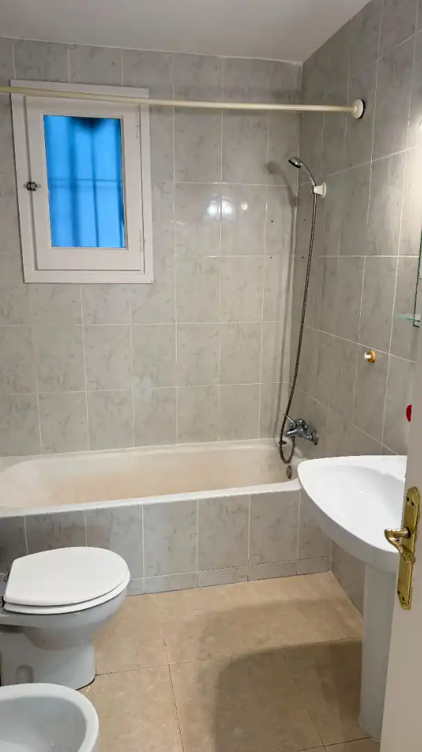 Piso con ascensor en venta en Carrer de la Indústria, imagen 7