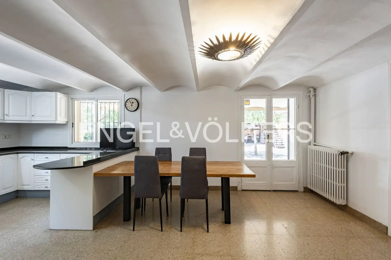 Comedor de Casa o chalet en venta en Sant Boi de Llobregat con Aire acondicionado, Calefacción y Jardín privado