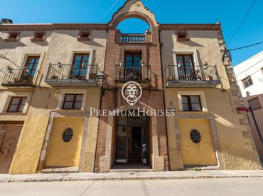 House with balcony for sale in Montblanc