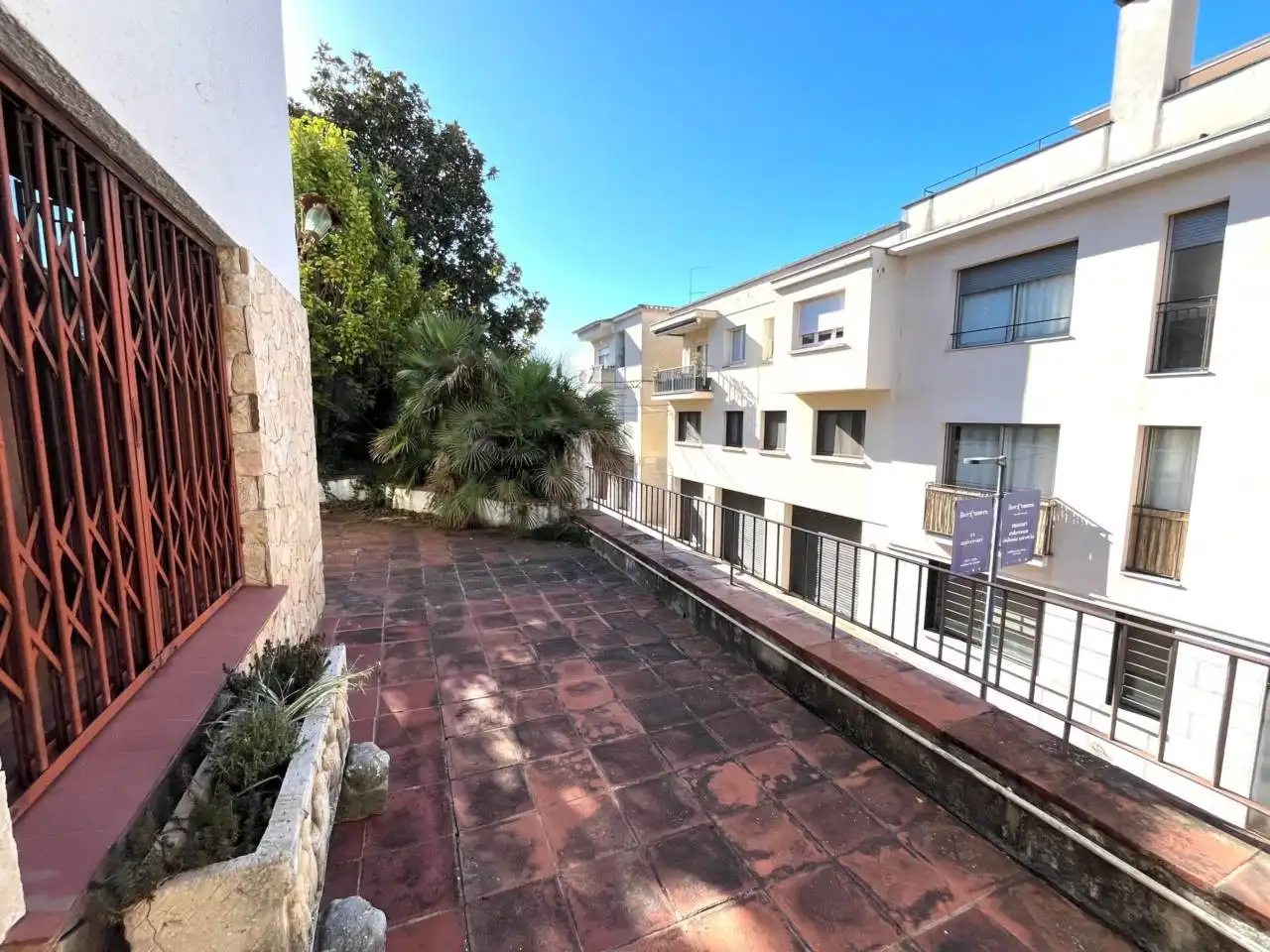 Vista exterior de Casa o xalet en venda en Girona amb Calefacció, Jardí privat i Terrassa