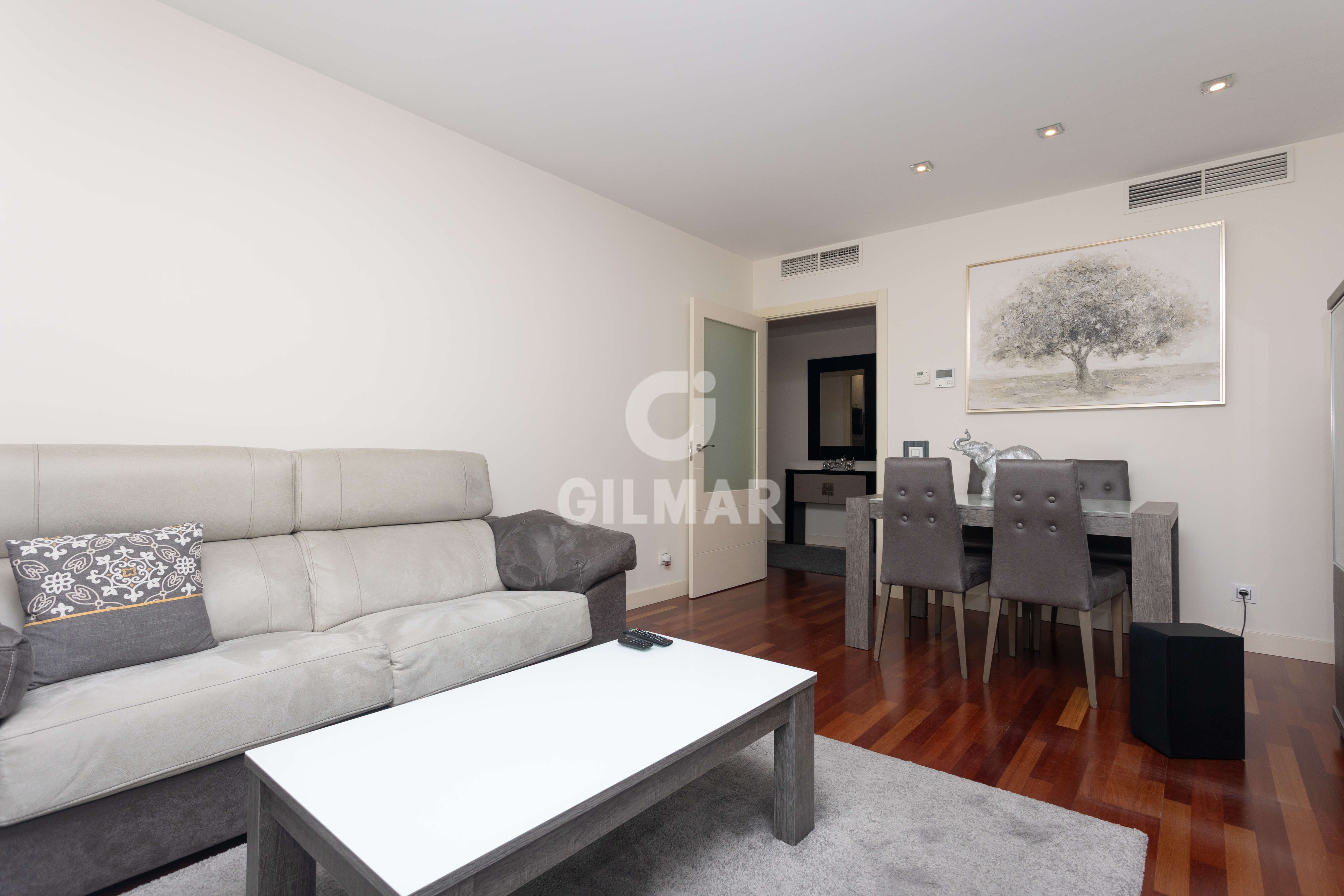 Sala de estar de Piso en venta en  Madrid Capital con Calefacción, Jardín privado y Trastero