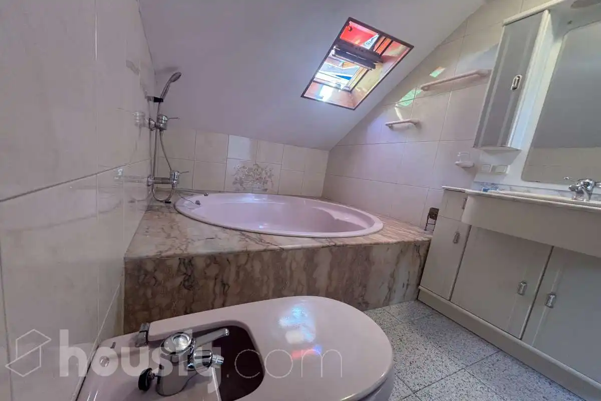 Baño de Casa o chalet de alquiler en Madrid con Aire acondicionado, Calefacción y Jardín privado